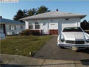 2nd image of 17 Harrington Dr S