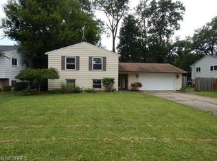 8232 Brentwood Dr, Olmsted Falls, OH 44138