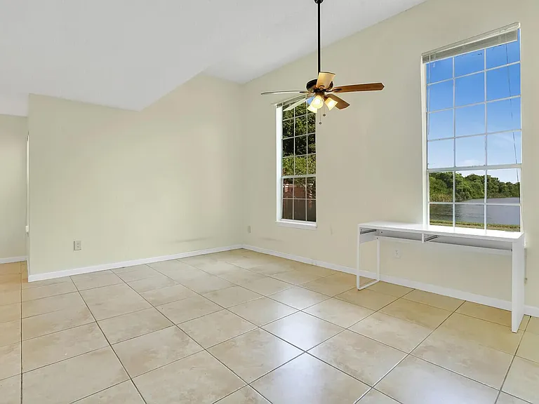 1385 Crystal Way #M — Photo 6