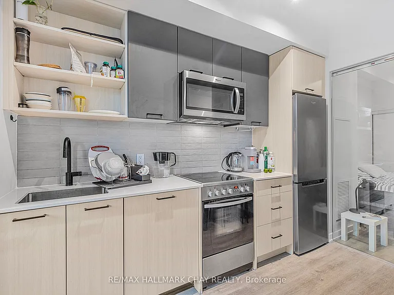 2300 Saint Clair Ave W #110 — Photo 8