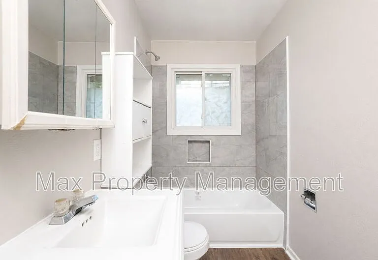 3420 SW 8th St — Photo 11