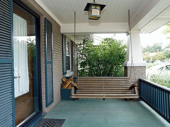 4th image of 32 Richmond Ave