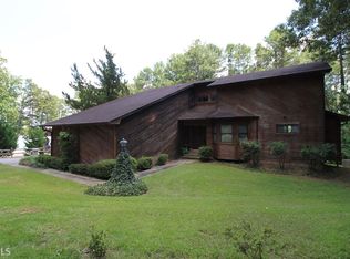 560 Riverbend Rd, Lavonia, GA 30553