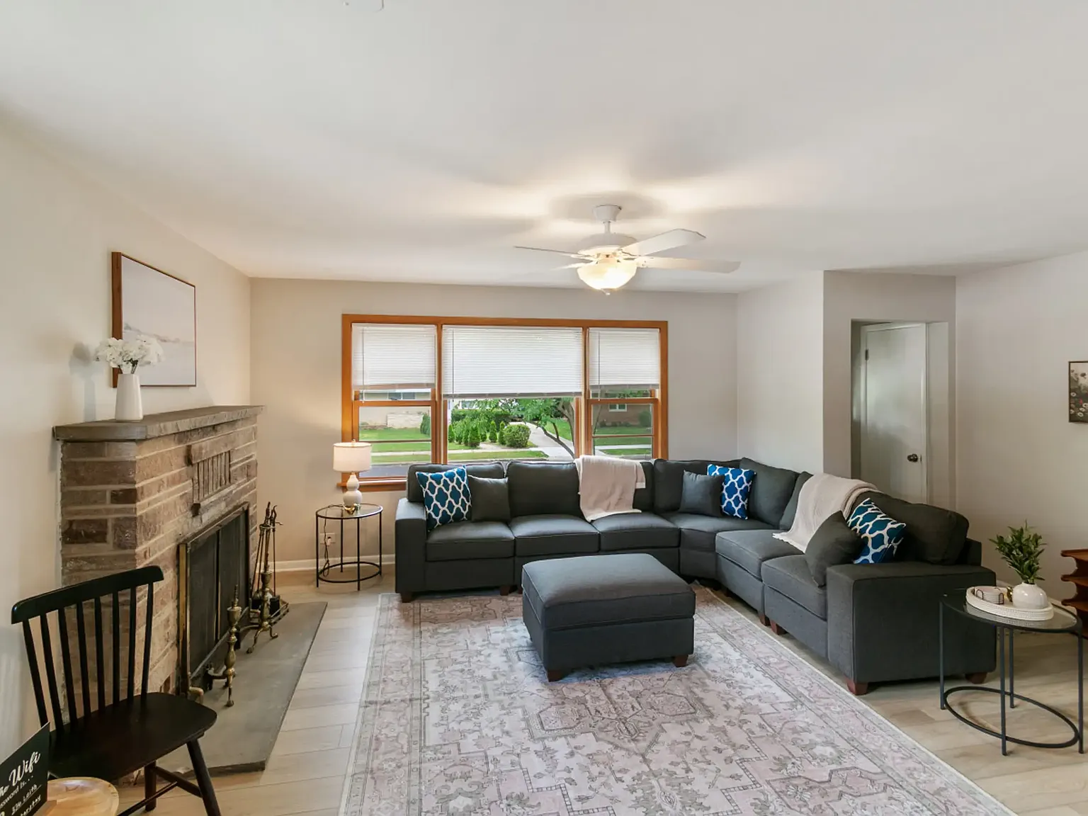 5 bed, 3.5 bath, 2300 sqft, $4,500 — Photo 3