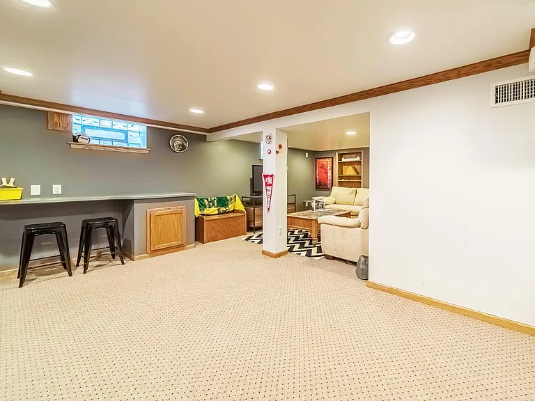 5170 N Bay Ridge Ave — Photo 18