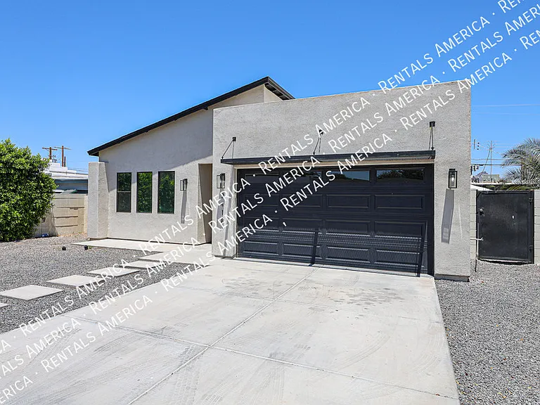 2418 E Amelia Ave — Photo 65