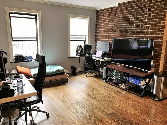 Rented by Anchor Associates | media 67