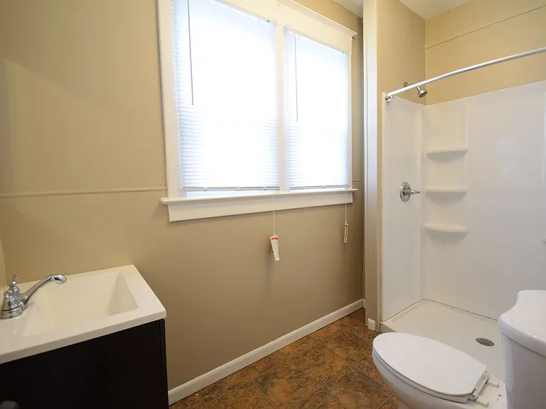 322 E Walnut St — Photo 7