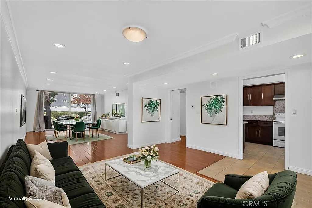 2 bed, 1330 sqft, $3,100 — Photo 3