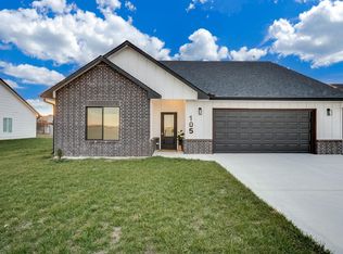 105 Oxford Ave, Bentley, KS 67016