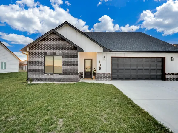105 Oxford Ave, Bentley, KS 67016