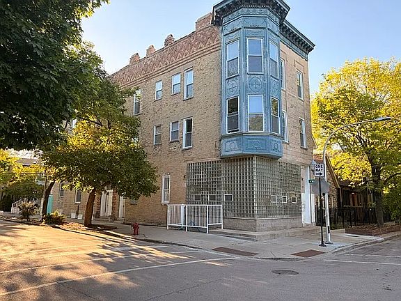 4th image of 1860 N Hoyne Ave #3W