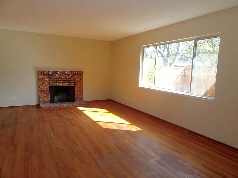 1395 Olympus Dr — Photo 2