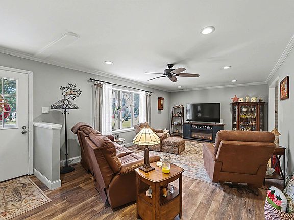 3rd image of 655 Weilers Ln