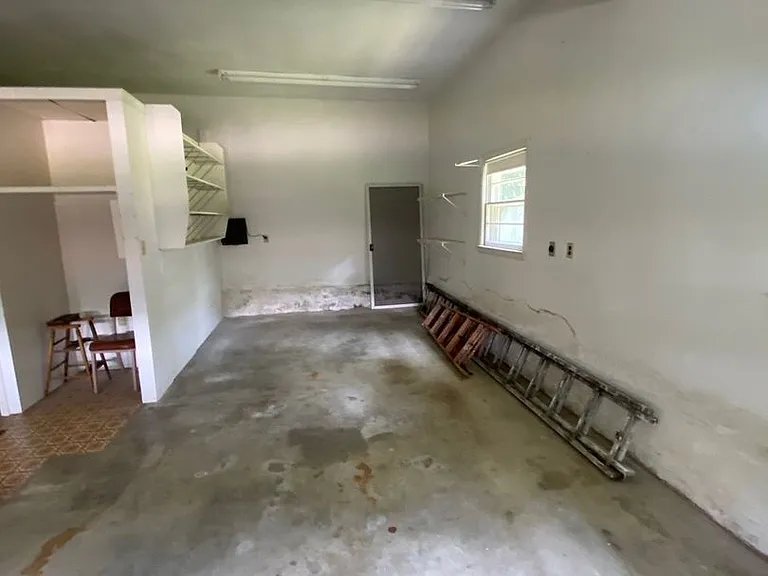 2648 S Kings Rd — Photo 17