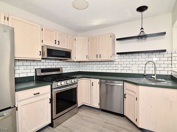 4th image of 864 Tollis Pkwy
