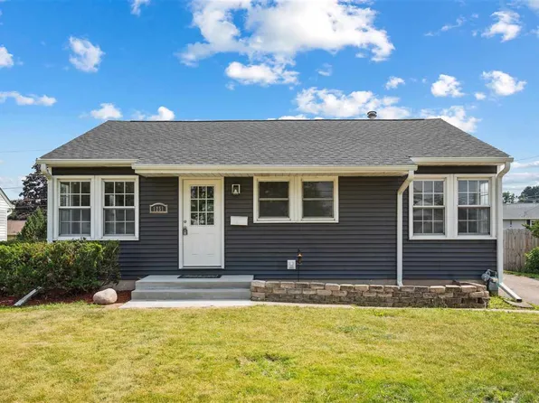 1251 30th St NE, Cedar Rapids, IA 52402