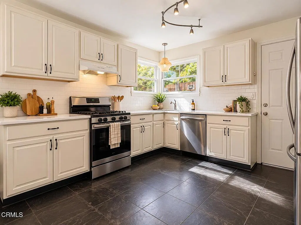 2 bed, 2.0 bath, 1023 sqft, $9,000 — Photo 4