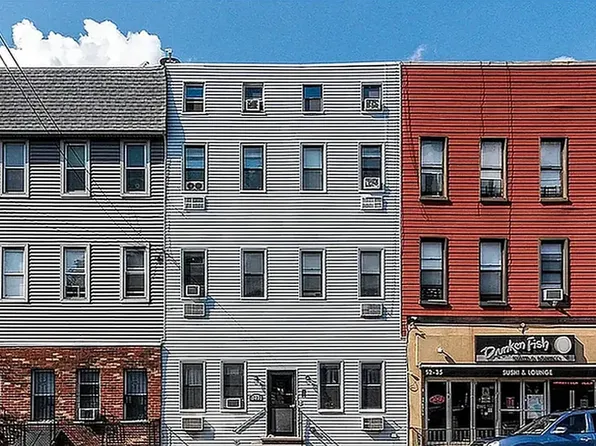 52-33 Metropolitan Avenue image 9 of 10