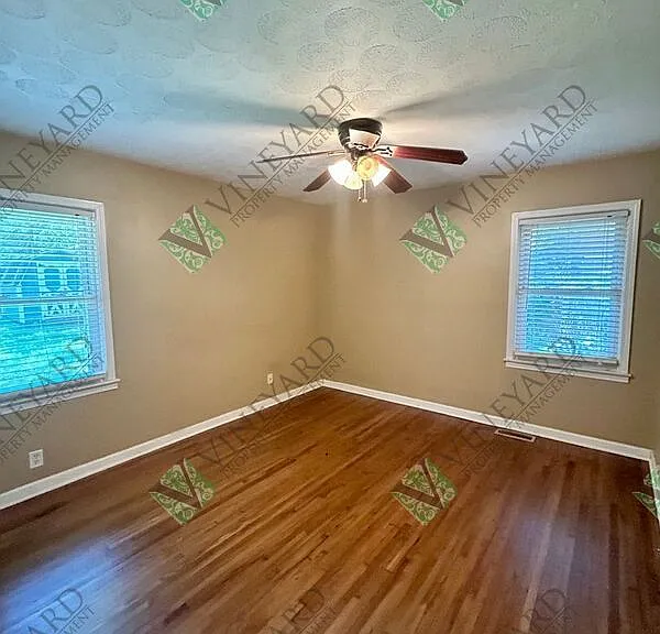 4306 Hillcrest Dr — Photo 13