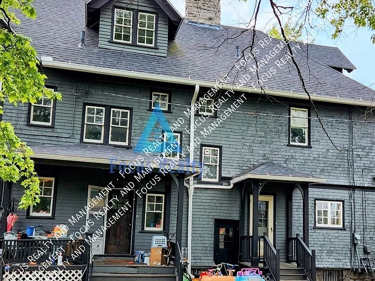 460 Hudson Ave — Photo 15