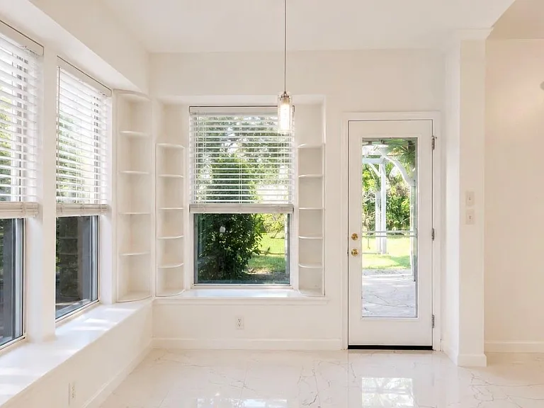 423 Blossomwood Dr — Photo 12