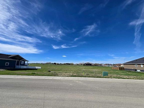 4th image of 729 Fairway Blvd