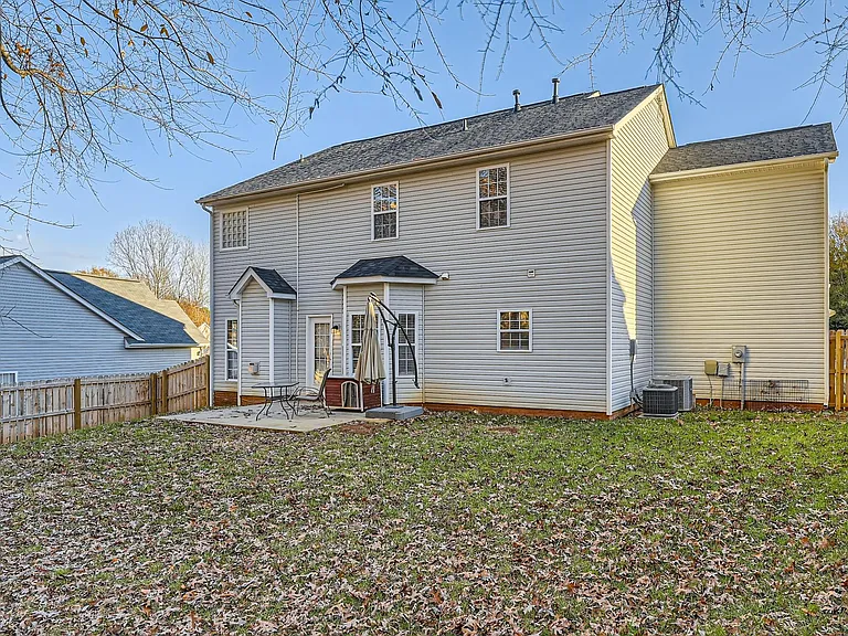 9918 Southampton Commons Dr — Photo 24