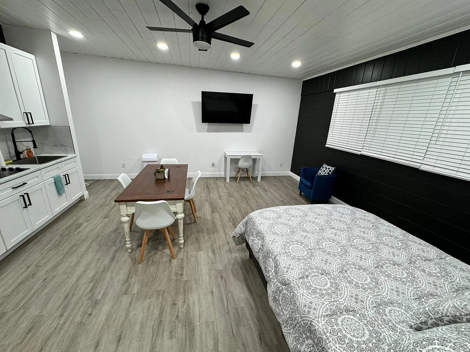 Studio, $1,300 — Photo 2