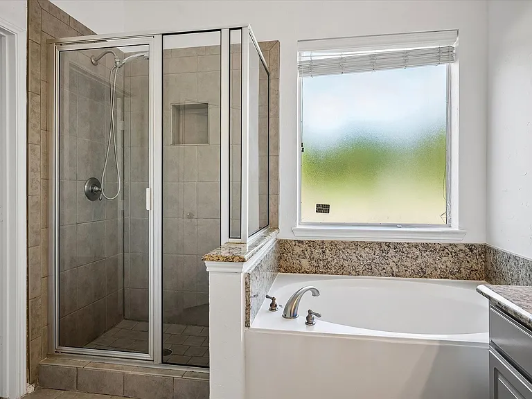 4401 Caledonia Creek Ln — Photo 22