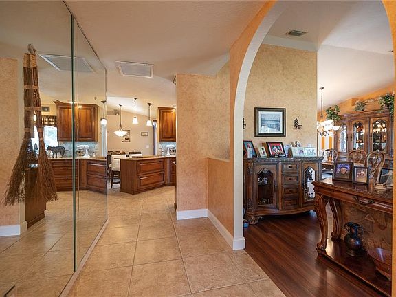 4th image of 2851 Flagami Ln