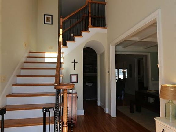 4th image of 33 Ashby Grove Dr
