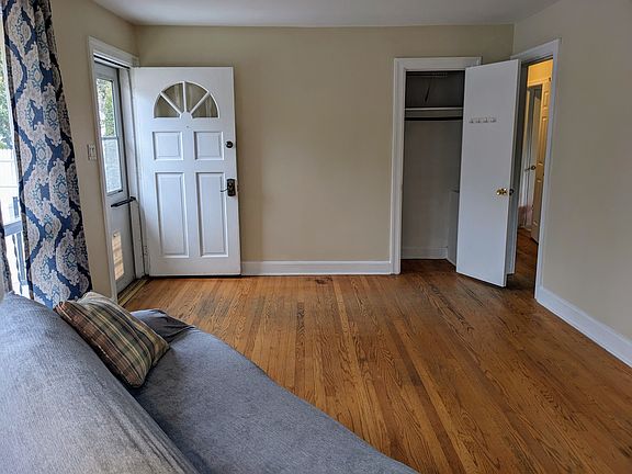 3rd image of 4668 Fairmont Ave