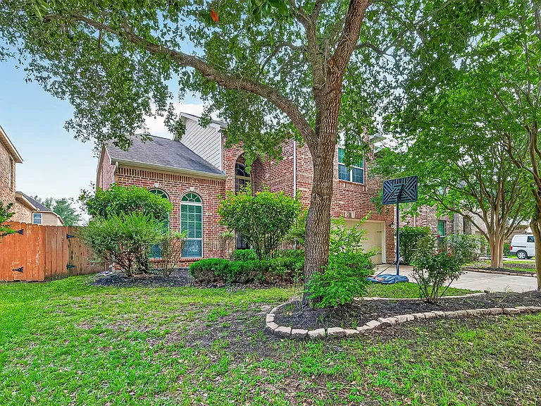 17415 Sandalisle Ln — Photo 3