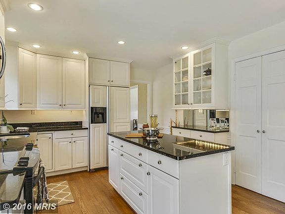 3rd image of 8508 Tuckerman Ln