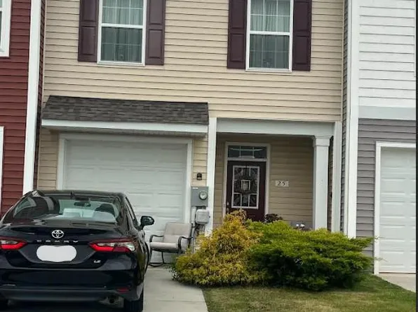 25 Sullyruth Ct, Bunker Hill, WV 25413