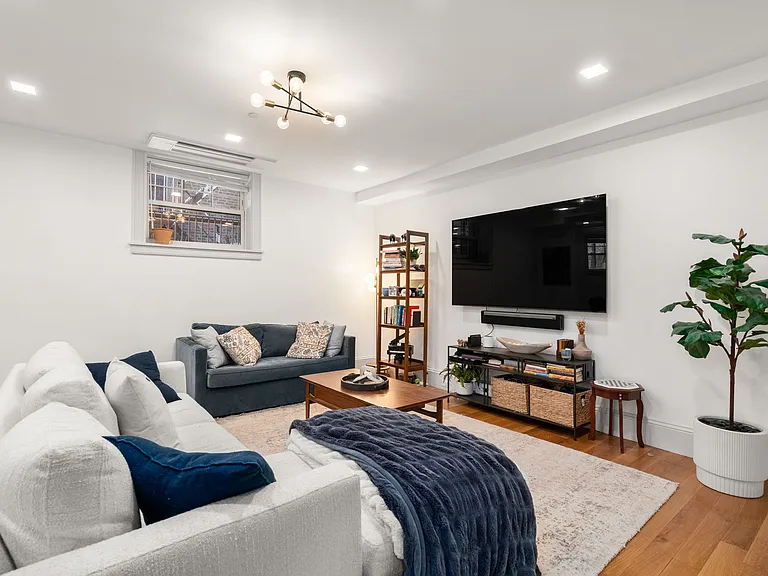 1762 Beacon St #1A — Photo 2
