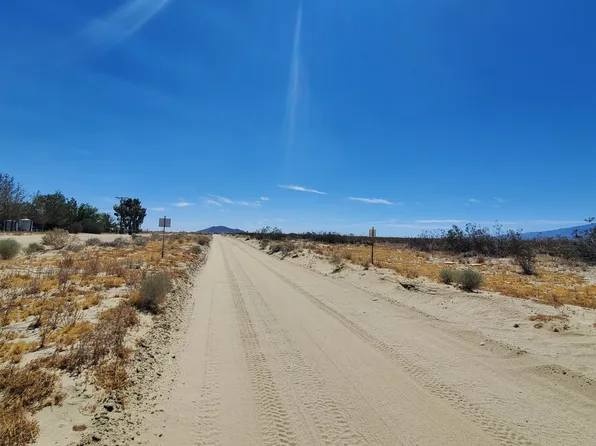 E Ave S, Llano, CA 93544