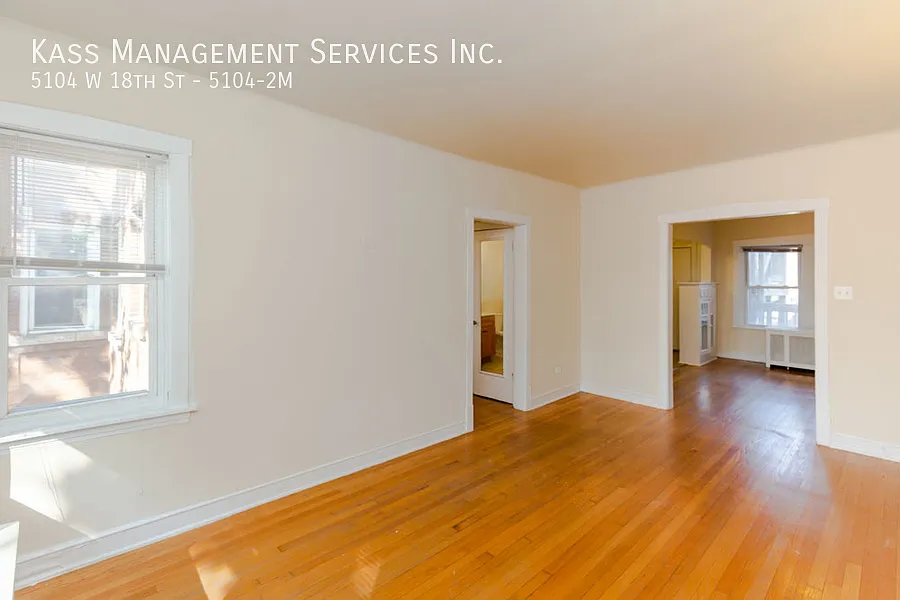 Spacious 1 bed in Cicero - Eat-in-Kitchen, Heat Included - See our 3D Tour and Video Included Below — Photo 4