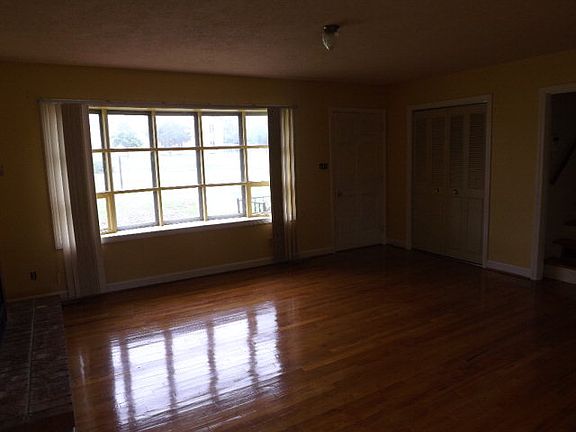 4th image of 402 Bunche Dr