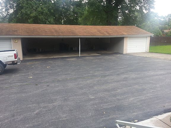 2nd image of 218 1/2 Trumbull Ave