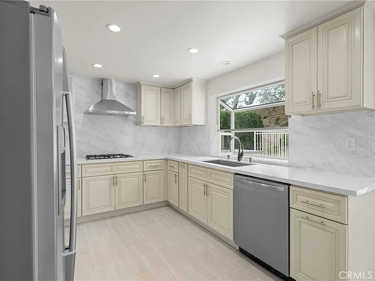 11861 Darby Ave — Photo 4