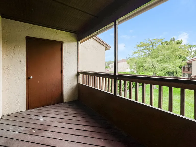 304 Lakeview Dr E — Photo 15