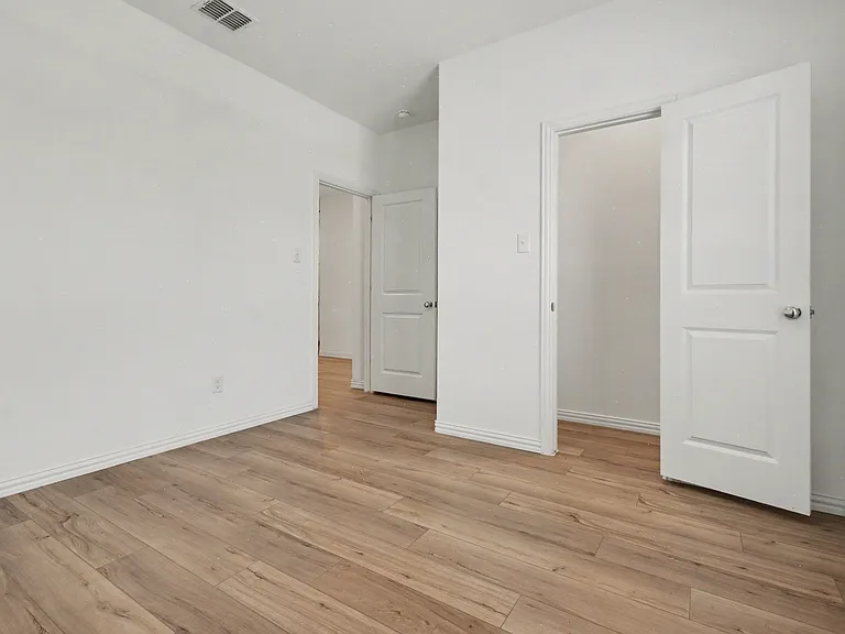 1118 Mahogany Ln — Photo 21