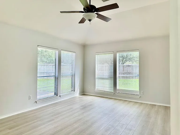 3131 Valley Ct — Photo 15