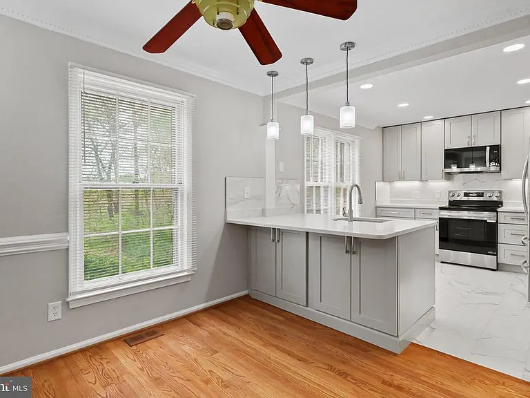 8251 Clifton Farm Ct — Photo 15
