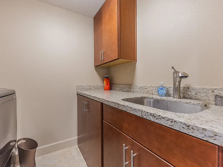2073 Pasadena Glen Rd — Photo 43