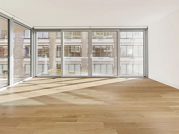 3rd image of 547 W 47th St Room 907