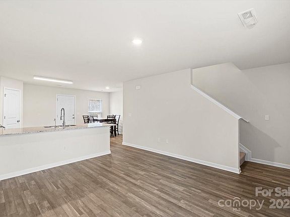 5th image of 180 Four Andrews Dr
