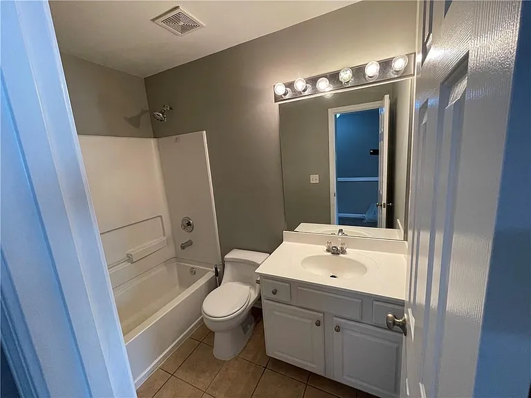 980 Prestwyck Ct — Photo 18